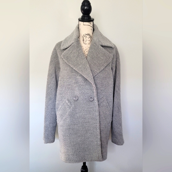 Trina Turk Jackets & Blazers - Trina Turk wool/alpaca light gray pea coat in Size 4.